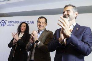 María del Mar Vázquez, Juanma Moreno y Ramón Fernández-Pacheco.