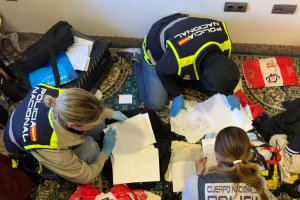 Cuatro personas detenidas por delitos de falsedad documental