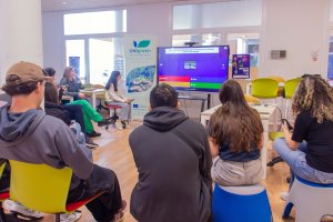 Estudiantes de movilidad internacional, entre ellos de universidades de la Alianza UNIgreen, durante la reciente jornada de convivencia en el campus de la Universidad de Almería.