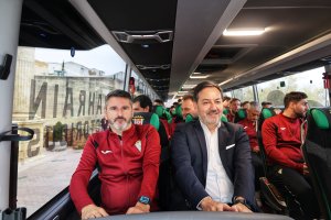 La plantilla del Córdoba ya ha estrenado su vehículo oficial.