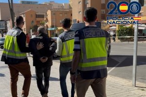 Imagen del detenido a la llegada al juzgado.