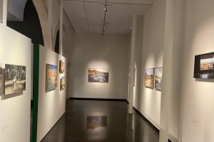 Uno de los pasillos de la exposición Misión Andaluza.