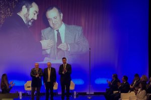 El Ayuntamiento de Níjar presenta en sociedad su bandera y su himno.
