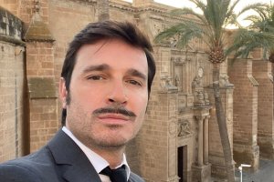 Jesús Calzada, en una imagen de archivo ante la Catedral de Almería.