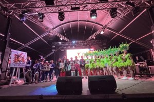 Alcale y concejal en la entrega de premios del Carnaval de Pulpí 2026.