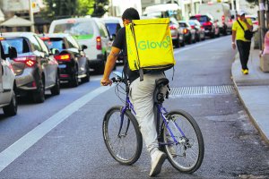 Un repartidor de Glovo.