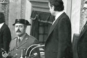 El golpista Antonio Tejero en el Congreso de los Diputados la tarde del 23 de febrero de 1981.