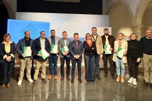 Foto de familia tras la presentación de los pueblos adheridos a la Red Municipal de Teatros.