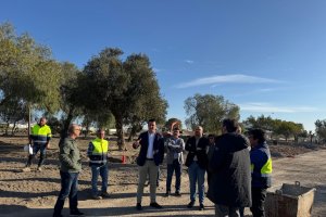 El alcalde de Níjar visita las obras del que será el Parque de las Familias