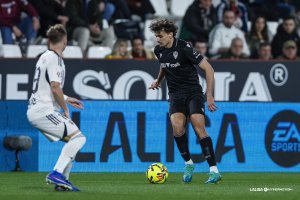 Gui en una jugada del Albacete-Almería.