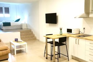 Una de las estancias de los apartamentos La Inmaculada en Huércal-Overa.