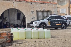 Garrafas de combustible en San José.