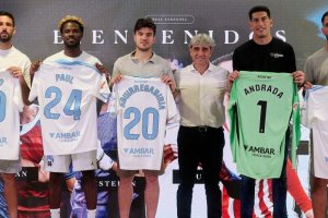 Txema Indias presentando a parte de sus fichajes de la temporada.