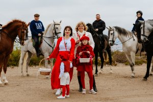 Celebración del mărțișor en Las Salinas de Roquetas de Mar.