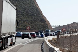Imagen de archivo de colas en la Autovía A-7 a su paso por Almería.