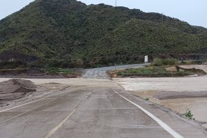 Carretera cortada en Cuevas del Almanzora por las lluvias.