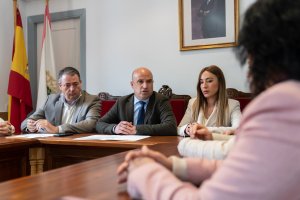 El presidente de la Diputación, José Antonio García Alcaina, acompañado por el diputado de Captación de Fondos Europeos, José Juan Martínez, visitaron los municipios beneficiarios.