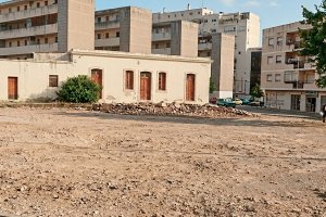 Solar que hubo que expropiar para levantar el edificio del Mercado del barrio de Los Ángeles.