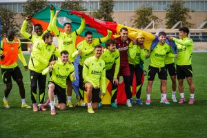 Una semana larga en el Anexo que da para juegos en la hierba.