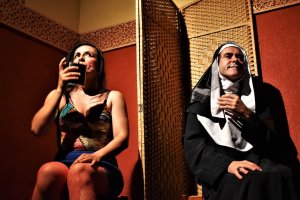 Dita Ruiz y Fernando Labordeta en la obra ‘Malas y maldecías: Tocata y fuga’.