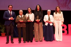 El alcalde de El Ejido estuvo con las galardonadas en una noche de mucha emoción.