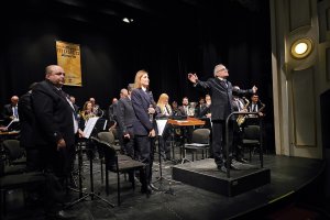 La banda recibiendo el cariño del público