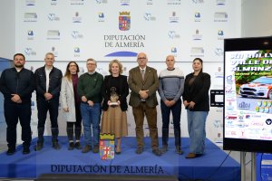 Foto de familia de la presentación de la prueba deportiva.