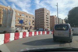 La rotonda de la Avenida de Montserrat, inutilizada debido a los cambios de tráfico que durarán hasta el 15 de mayo.
