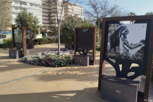 Imagen de los paneles de la exposición de fotografía cofrade La otra mirada, donde ha sido robada una de las instantáneas.
