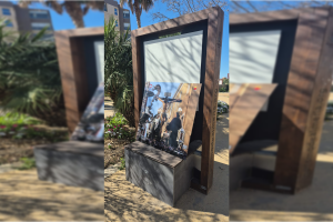 Imagen vandalizada en la muestra fotográfica organizada por FOCOAL en el Parque de la Estación.