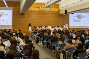 El Palacio de Congresos de Aguadulce acogió las Jornadas de Extranjería que celebró el Colegio de Grados Sociales.