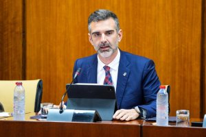 Fernández-Pacheco destaca el trabajo paralelo de la Consejería en medidas que respaldan a profesionales del campo y del mar y que avanzan en la resiliencia hídrica de Andalucía