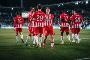 La estrella Sergio Arribas celebra su gol número 18 el viernes por la noche en El Alcoraz ante el Huesca.