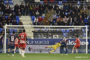 También se marcan golazos desde el punto de penalti.