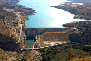 Vista del embalse del Negratín, desde donde partirán los 50 hectómetros cúbicos destinados a la comarca del Almanzora.