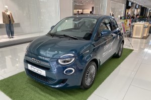 El nuevo Fiat 500 en el interior de CC Torrecardenas