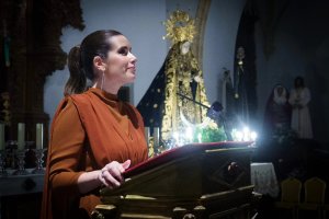 Juncal de Haro Cortizo durante su pregón de la Semana Santa de Vera 2026.