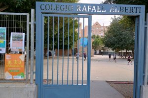 Primer fin de semana que el colegio Rafael Alberti abre su patio como un lugar de juego