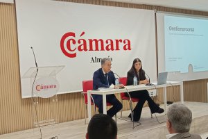 Rafael Úbeda y Malena Úbeda durante la presentación del libro 'GestionarconIA'
