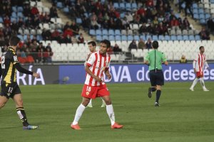 Teerasil Dangda llegó a debutar en Primera División pero no cuajó.