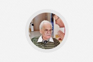 Ballesta a la izquierda junto a su amigo, el autor del artículo.