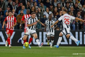 Severo toque de atención al Almería con la derrota en Castalia. Nunca estuvo cerca de marcar ni remontar.