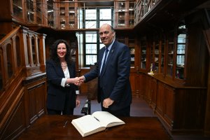 María del Mar Vázquez y Wenceslao Bunge, durante su encuentro de trabajo en la Casa Consistorial.