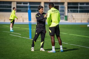 Rubi habla con Lopy en el campo  Anexo.