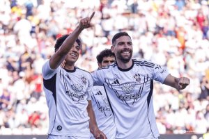 Antonio Puertas celebrando con Jogo el primero de los cuatro al Granada.
