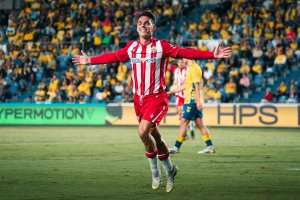 Un futbolista de fantasía, de esos que quedan muy pocos en el planeta fútbol, de esos que siempre aparecen cuando hacen más falta que nunca.