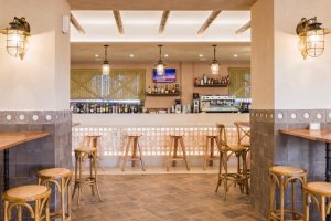 Instalaciones de Morena Bar, con servicios 24 horas para transportistas y viajeros.