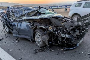 Así quedaba el vehículo tras el accidente en la A-7.