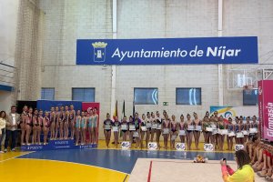 Foto de familia tras el campeonato de gimnasia rítmica que ha acogido Campohermoso este fin de semana.