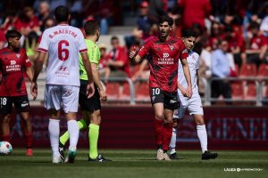 Carlos Fernández ha celebrado 16 goles como delantero del equipo jabato.